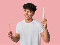 Cómo elegir el mejor cepillo de dientes: eléctrico vs manual