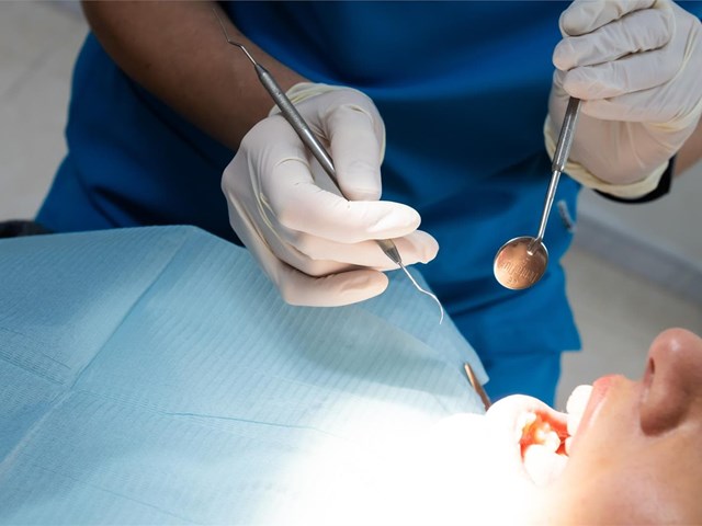 De la gingivitis a la periodontitis: cómo la inflamación de las encías puede afectar a tu salud general