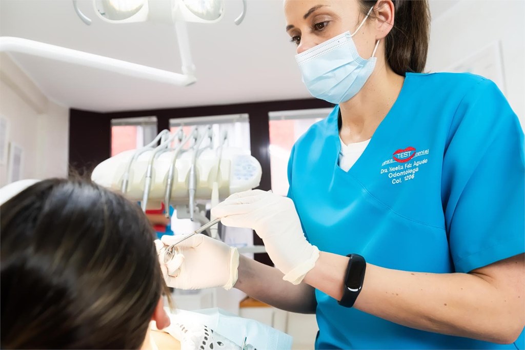 Periodoncia: cómo cuidamos tus encías en Clínica Dental Test