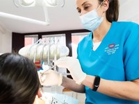Periodoncia: cómo cuidamos tus encías en Clínica Dental Test
